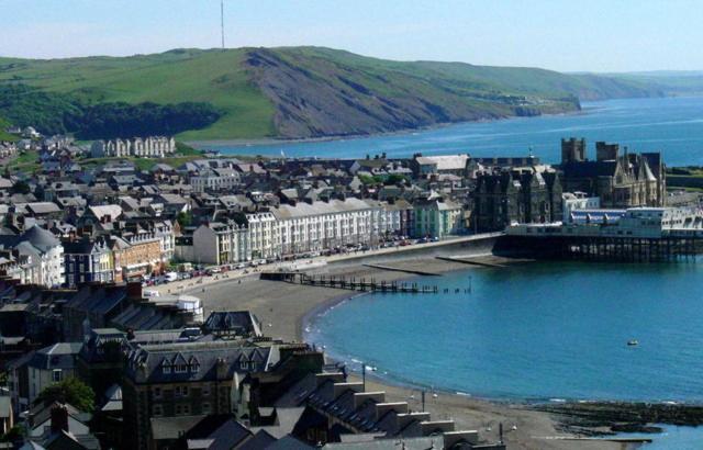 Spacious Luxury Escape With Sea Views And Pet Friendly At Clarach Bay Villa Aberystwyth Exterior photo