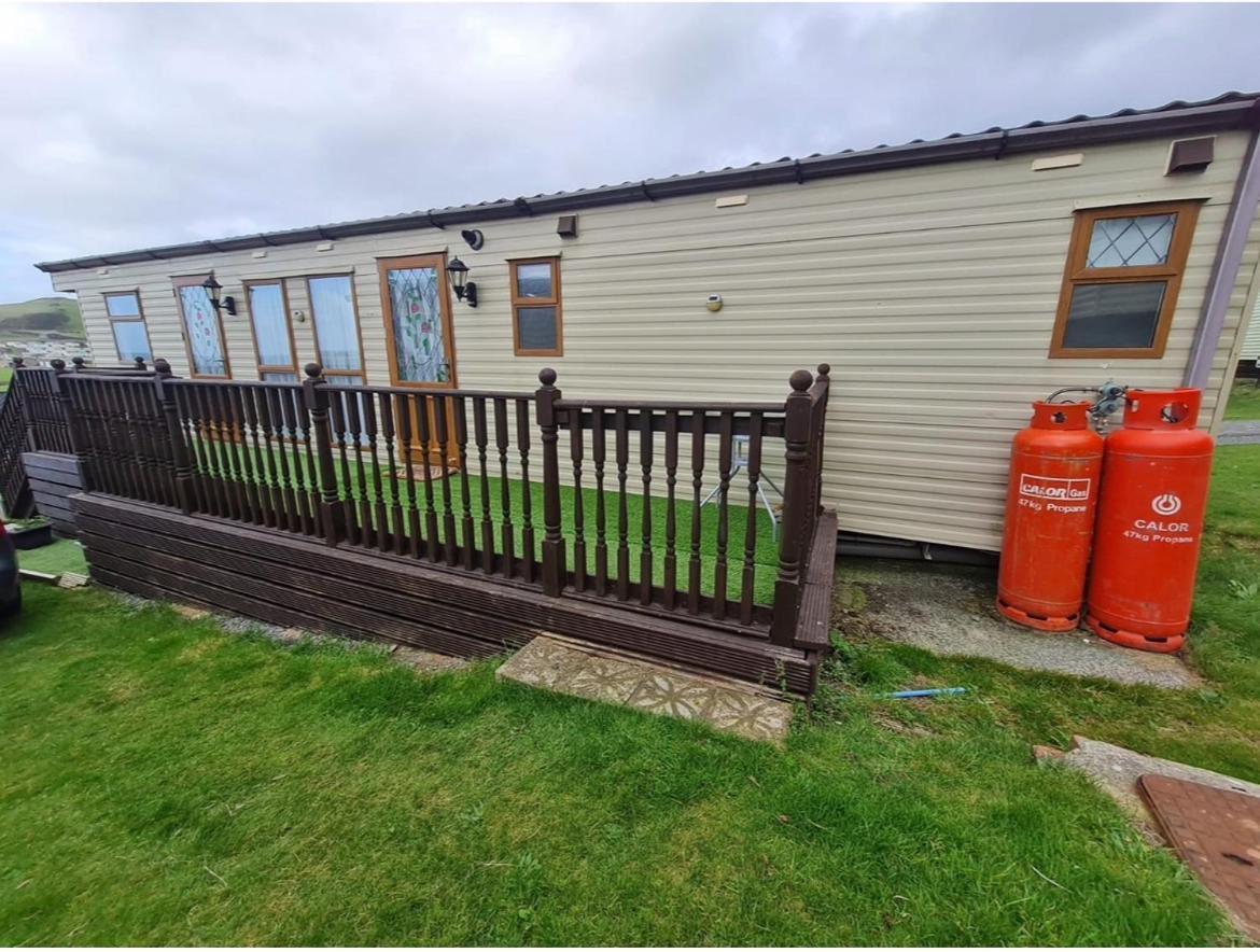 Spacious Luxury Escape With Sea Views And Pet Friendly At Clarach Bay Villa Aberystwyth Exterior photo