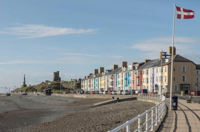 Spacious Luxury Escape With Sea Views And Pet Friendly At Clarach Bay Villa Aberystwyth Exterior photo